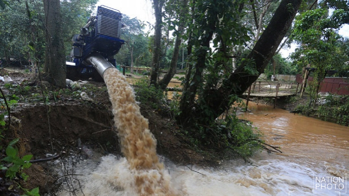 นครปฐมช่วยเครื่องสูบน้ำออกจากถ้ำหลวง(ภาพชุด) นครปฐมช่วยเครื่องสูบน้ำออกจากถ้ำหลวง(ภาพชุด)