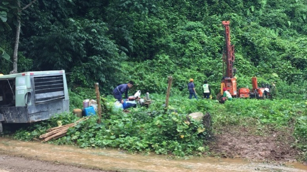 "เอกชน" เร่งขุดเจาะบ่อบาดาลถ้ำหลวงตั้งเป้าสูงสุด 5 จุด "เอกชน" เร่งขุดเจาะบ่อบาดาลถ้ำหลวงตั้งเป้าสูงสุด 5 จุด