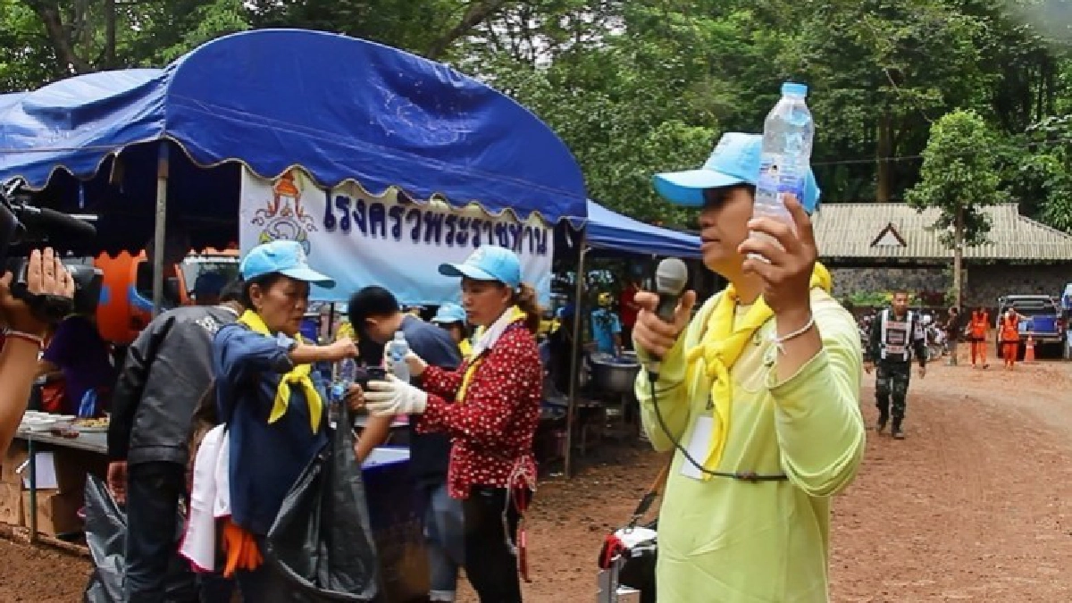 "หน่วยซีล" ขอ "ขวดน้ำพลาสติกเปล่า" นำไปทำทุ่นลอย "หน่วยซีล" ขอ "ขวดน้ำพลาสติกเปล่า" นำไปทำทุ่นลอย