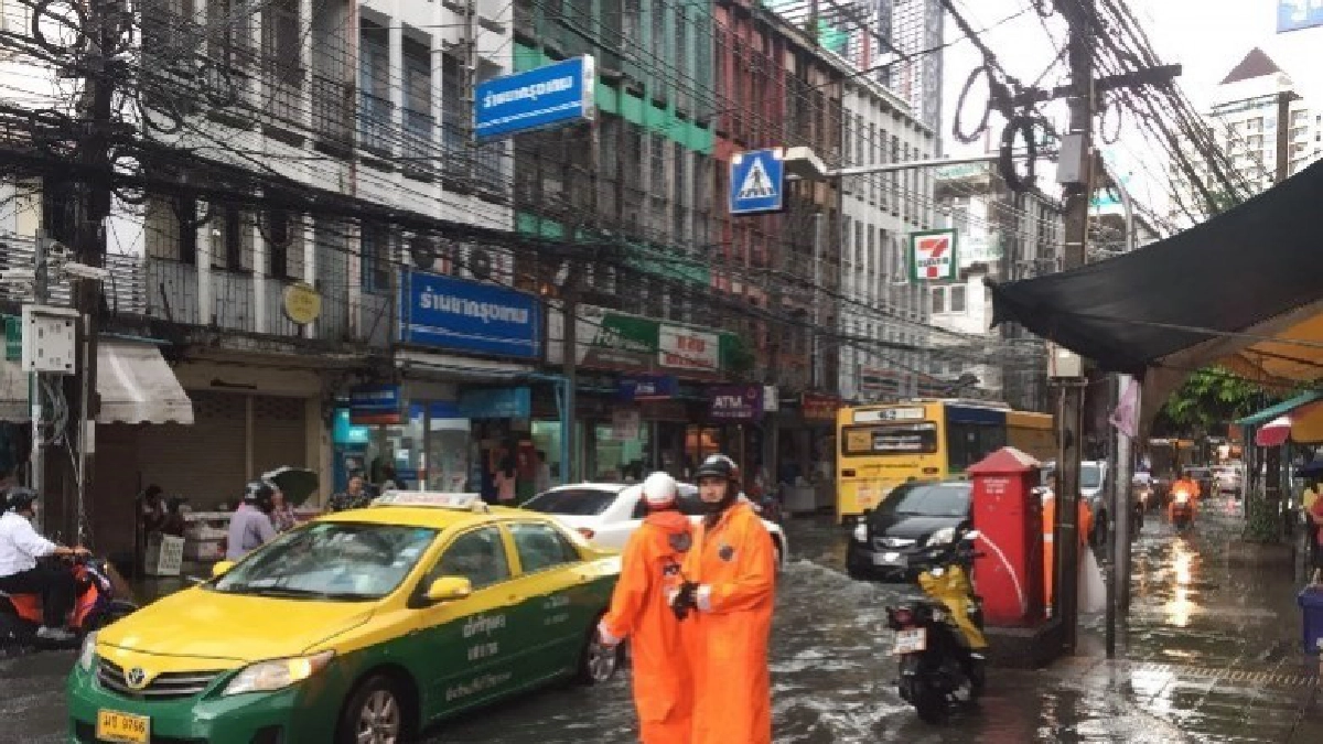 "บิ๊กแป๊ะ" ห่วงฝนถล่มกรุงฯ "บิ๊กแป๊ะ" ห่วงฝนถล่มกรุงฯ