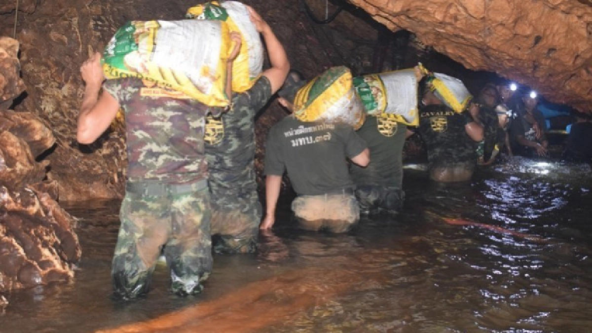 ทหารเผยภาพปฎิบัติภารกิจในถ้ำหลวง 24 ชั่วโมง ทหารเผยภาพปฎิบัติภารกิจในถ้ำหลวง 24 ชั่วโมง