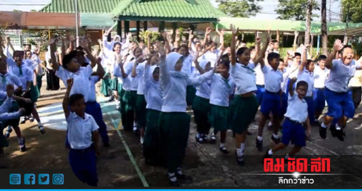 ครู-นร.นราธิวาส ดีใจพบทีมหมูป่า ครู-นร.นราธิวาส ดีใจพบทีมหมูป่า