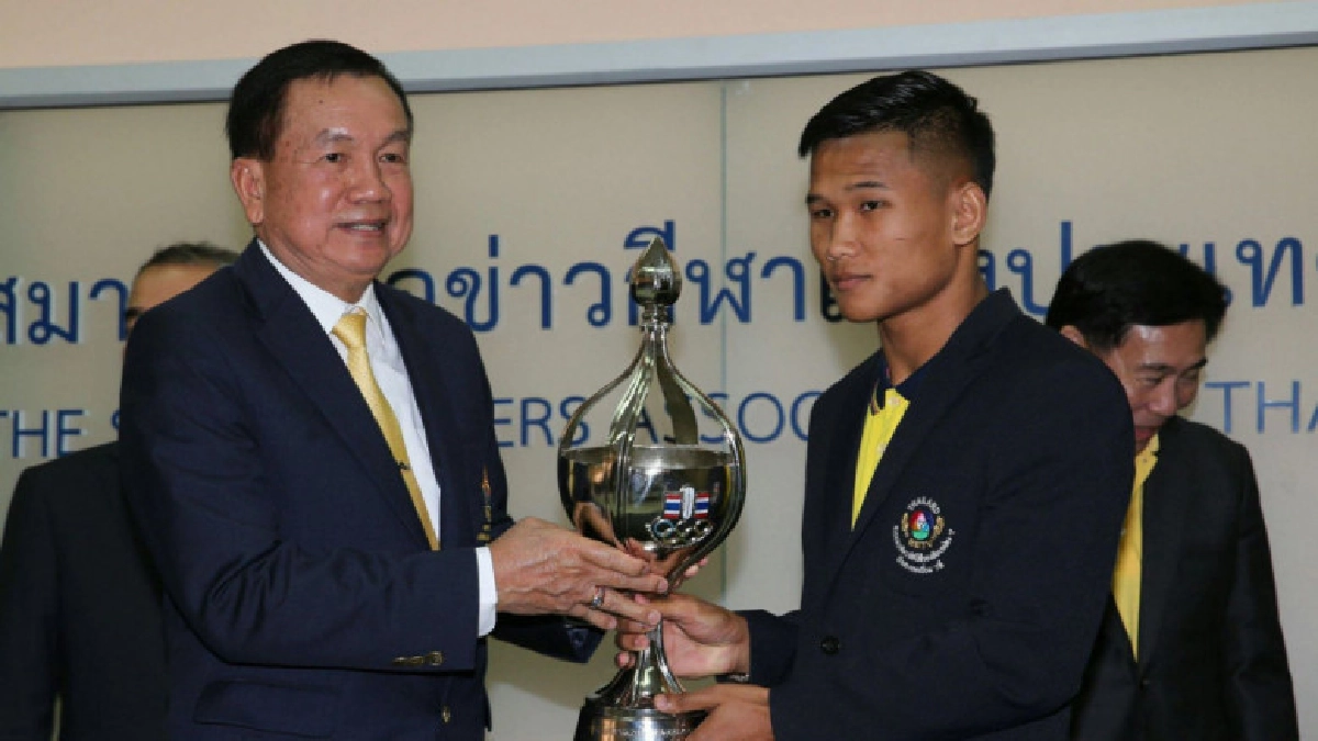 "กุหลาบดำ" รับรางวัลยอดมวยไทย 