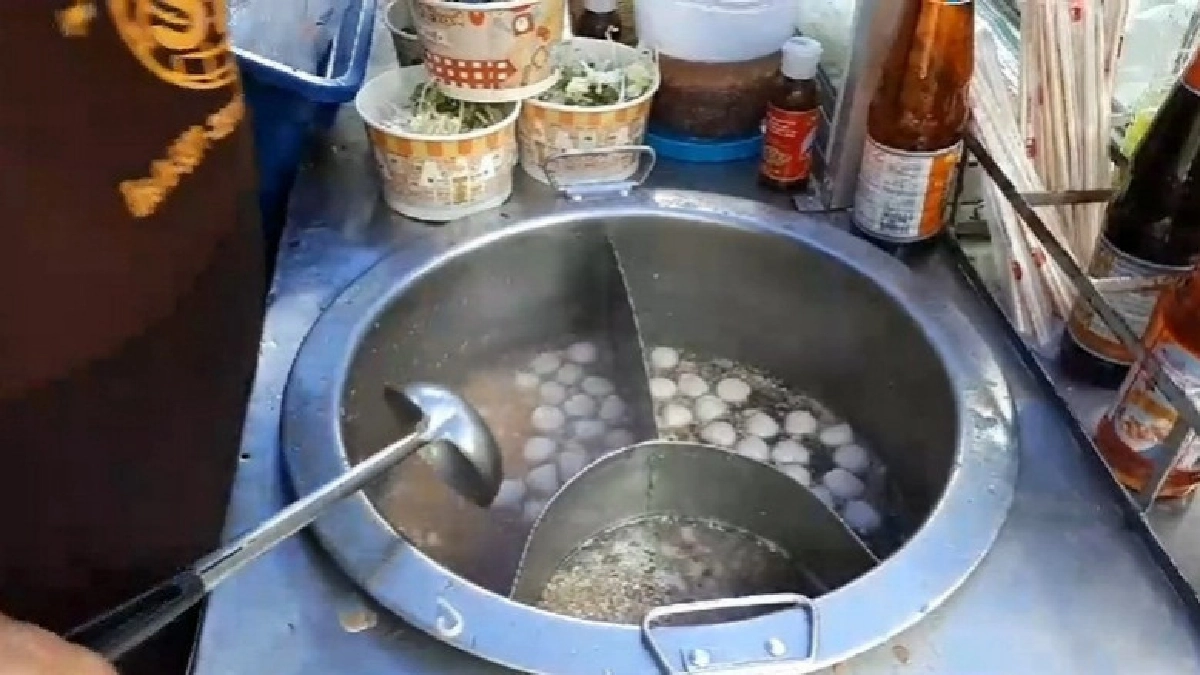 น้ำใจล้นถ้ำหลวง ลงขันเกือบ 3 หมื่นทำ "ก๋วยเตี๋ยว" ฟรี น้ำใจล้นถ้ำหลวง ลงขันเกือบ 3 หมื่นทำ "ก๋วยเตี๋ยว" ฟรี