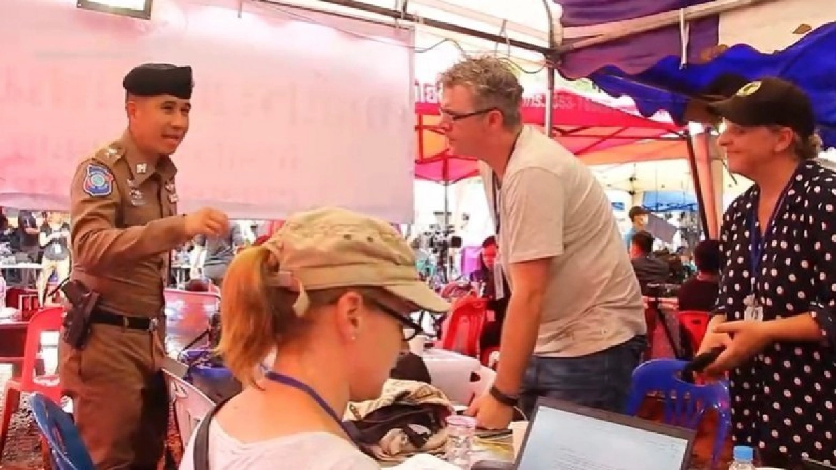 จัดระเบียบ "สื่อไทย-เทศ" ขวางปฎิบัติหน้าที่ช่วยทีมหมูป่า