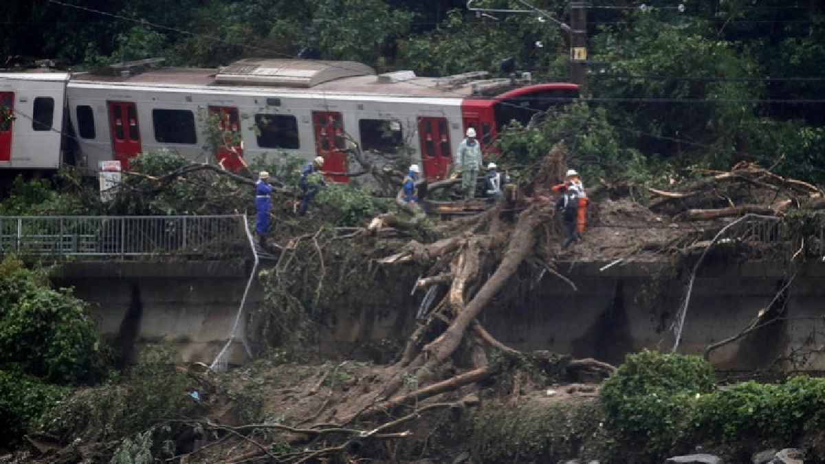 ทะลุครึ่งร้อย!! ญี่ปุ่นเศร้ายอดเหยื่อฝนถล่มครั้งประวัติการณ์