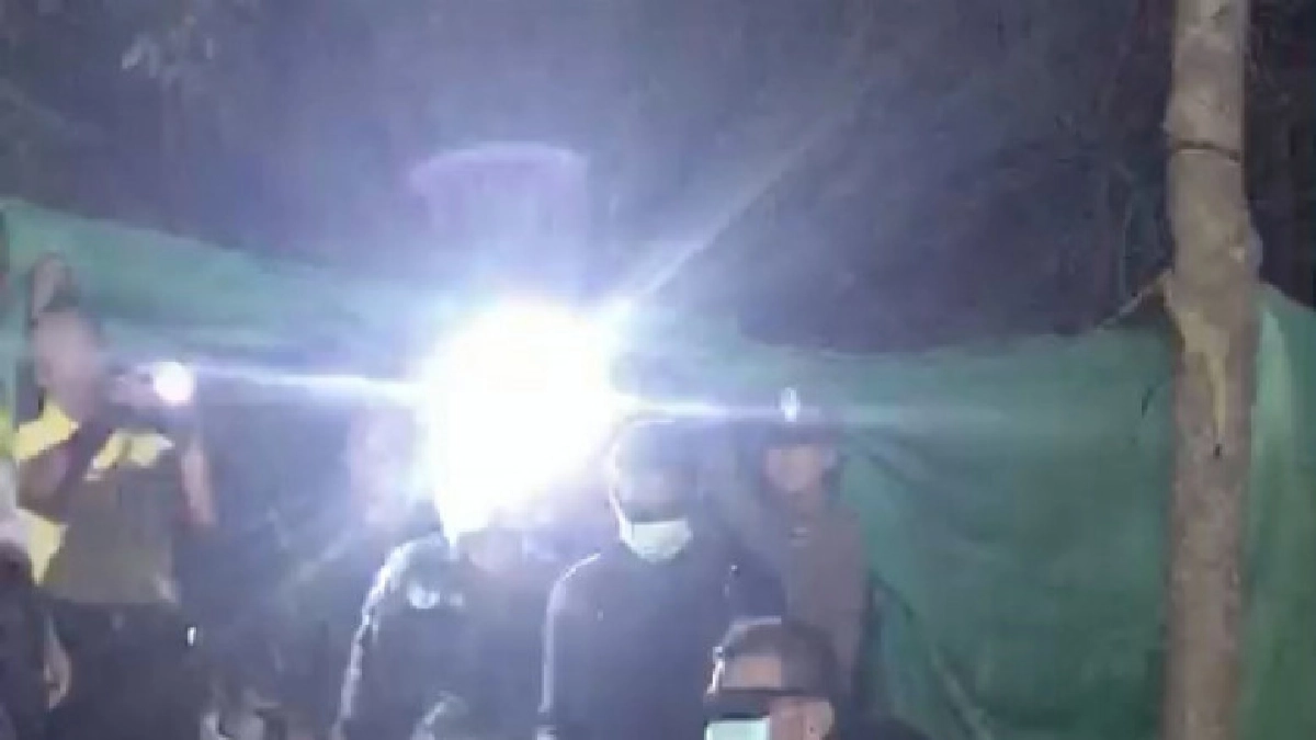 (คลิปข่าว) วินาที 4 ฮีโร่ หน่วยซีล สุดท้าย ออกจาก ถ้ำหลวง (คลิปข่าว) วินาที 4 ฮีโร่ หน่วยซีล สุดท้าย ออกจาก ถ้ำหลวง