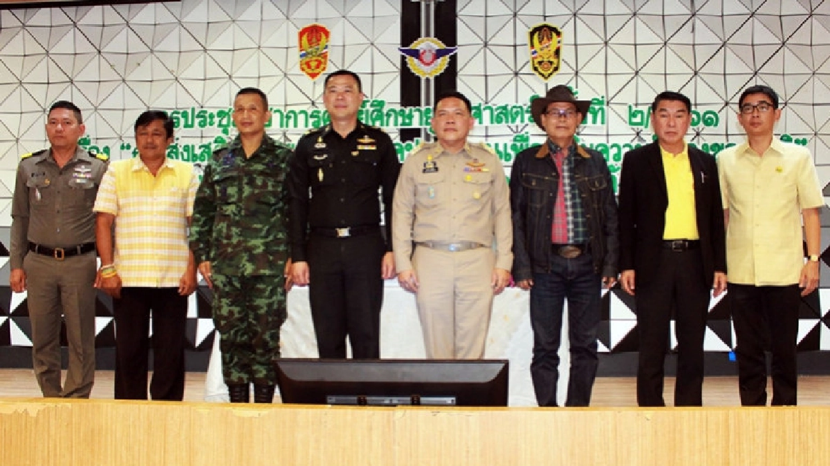 "กำนันคนดัง" ฉะรัฐบาล "ประยุทธ์ ทำให้คนขี้เกียจ "กำนันคนดัง" ฉะรัฐบาล "ประยุทธ์ ทำให้คนขี้เกียจ