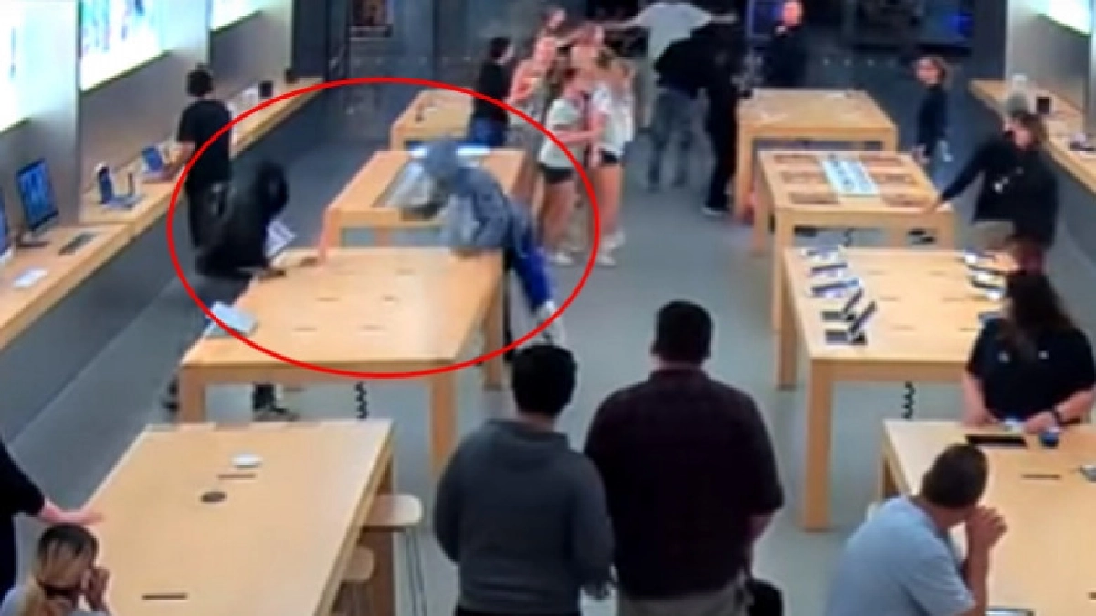 เปิดคลิปปล้นไร้อาวุธกวาดทรัพย์ 9 แสน! ร้านแอปเปิลสโตร์ 