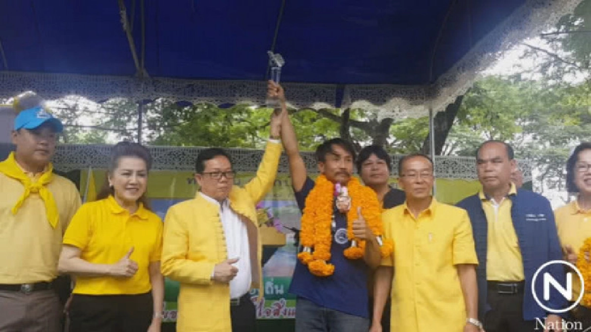 มอบโล่ "นายกฯน้ำบาดาลไทย" บุคคลแห่งปี มอบโล่ "นายกฯน้ำบาดาลไทย" บุคคลแห่งปี