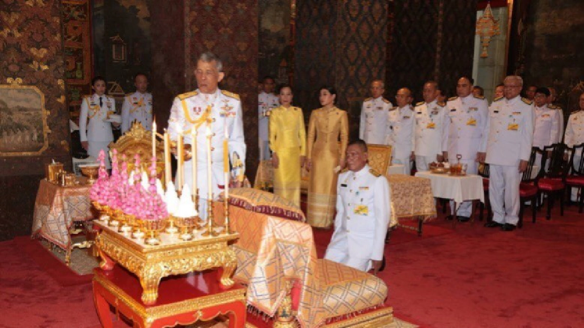 ในหลวง ร.10 ทรงบำเพ็ญพระราชกุศลเทศกาลเข้าพรรษา ณ วัดบวร ในหลวง ร.10 ทรงบำเพ็ญพระราชกุศลเทศกาลเข้าพรรษา ณ วัดบวร