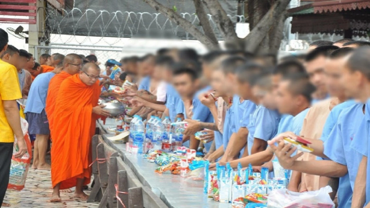 นักโทษก็ปฏิบัติธรรมถวายเทียนพรรษา!!! นักโทษก็ปฏิบัติธรรมถวายเทียนพรรษา!!!