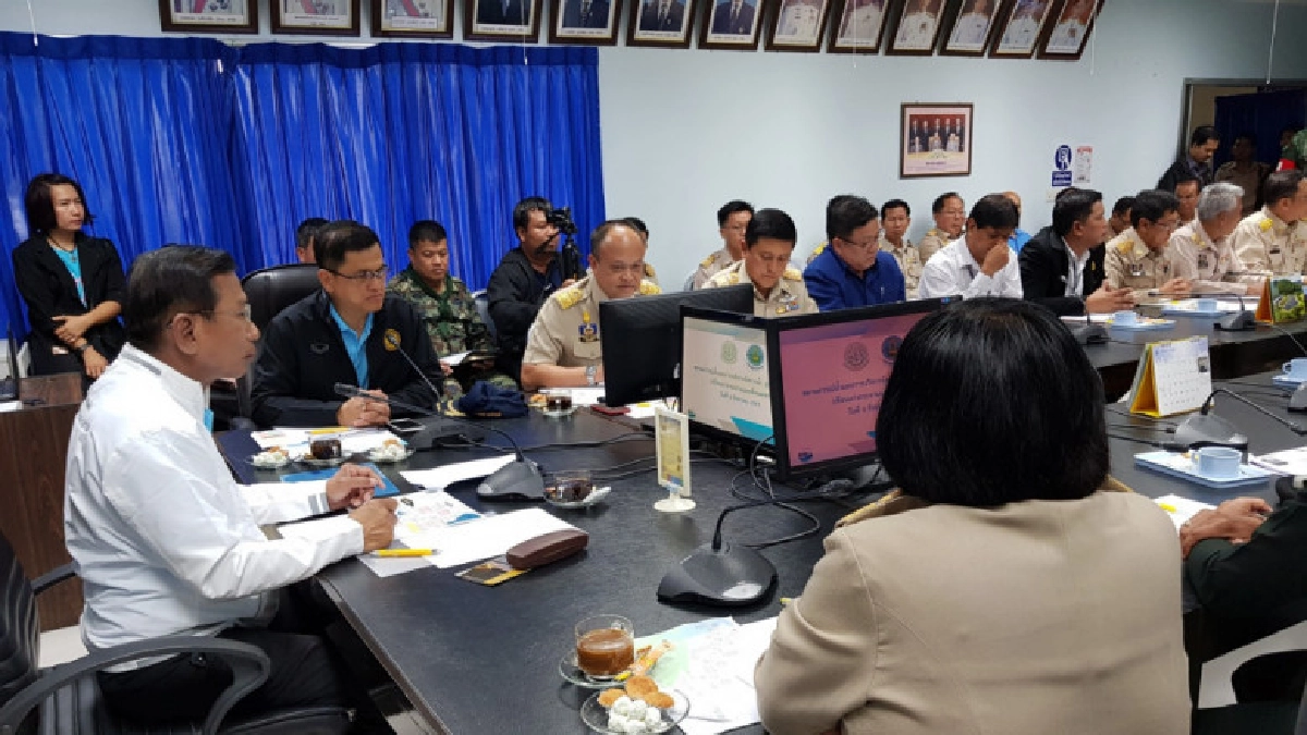 "บิ๊กฉัตร" สั่งผันน้ำไม่ให้ผ่านตัวเมืองเพชรบุรี