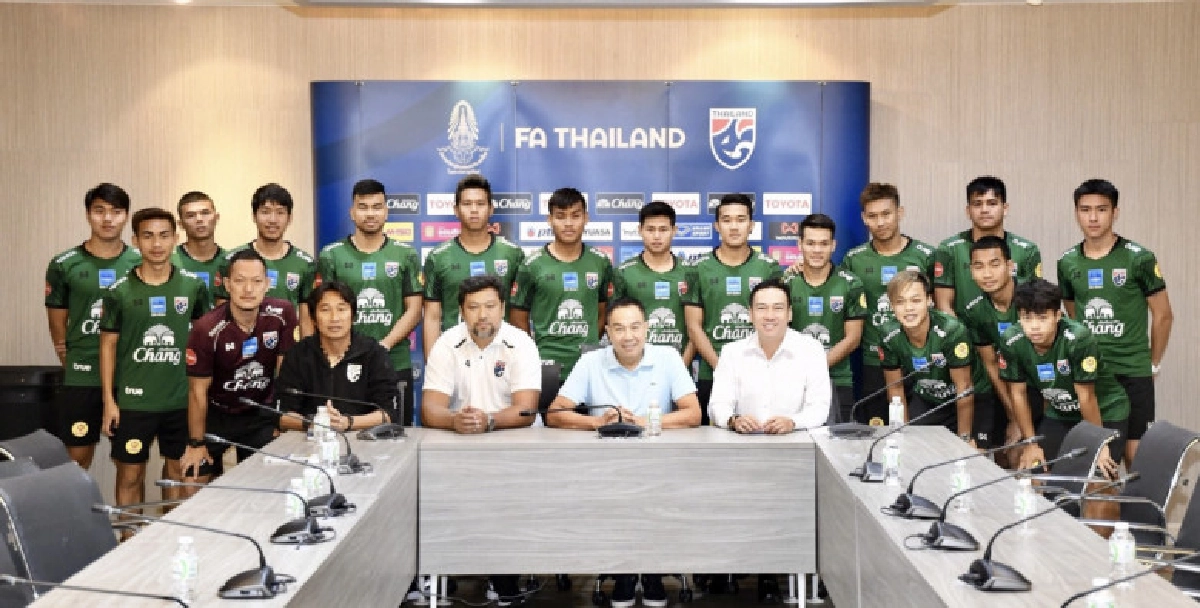 เตือน "ช้างศึก" เล่นสื่อโซเชียลให้น้อยลง เตือน "ช้างศึก" เล่นสื่อโซเชียลให้น้อยลง