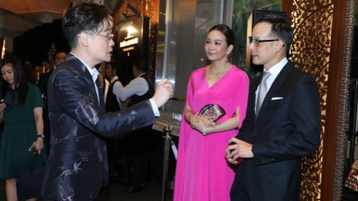 เซเลบทุกสาขาพากันยินดี 10 ปี "อาซาวา"