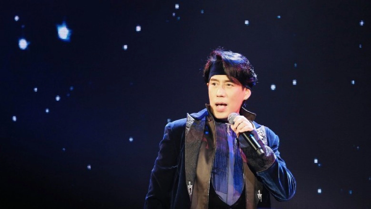 'เบิร์ด' กอดคอ 'แก้ม-อาร์-ปราง-ญิ๋ง-นิ้ง'โชว์พิเศษ 'เบิร์ด' กอดคอ 'แก้ม-อาร์-ปราง-ญิ๋ง-นิ้ง'โชว์พิเศษ