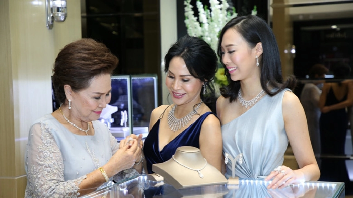 ประกายเพชรวาววับ ถูกใจคนพิเศษที่สุด