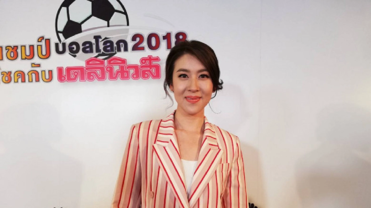 'เชียร์ ปัดจี๊ด 'กึ้ง'พัวพัน'แมท' 'เชียร์ ปัดจี๊ด 'กึ้ง'พัวพัน'แมท'