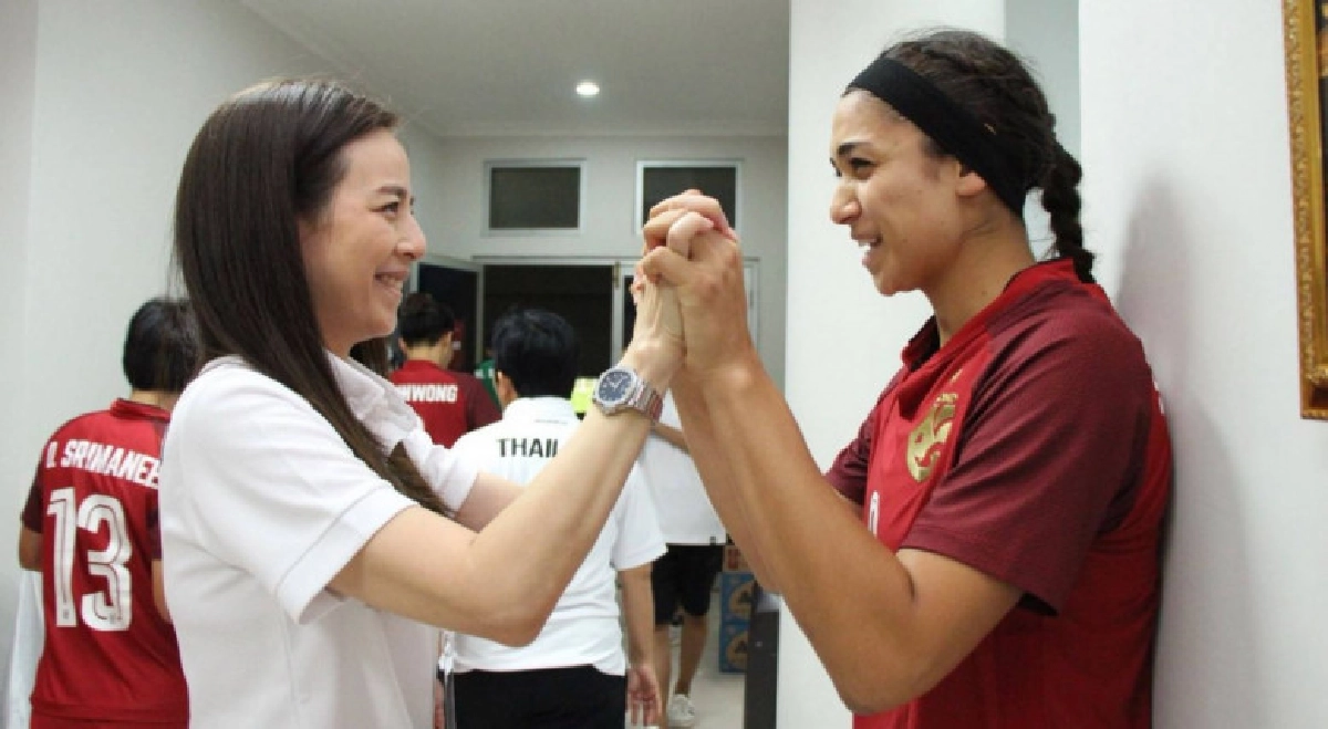 "มิรันดา" บินข้ามโลกถึงแดนอิเหนา "มิรันดา" บินข้ามโลกถึงแดนอิเหนา