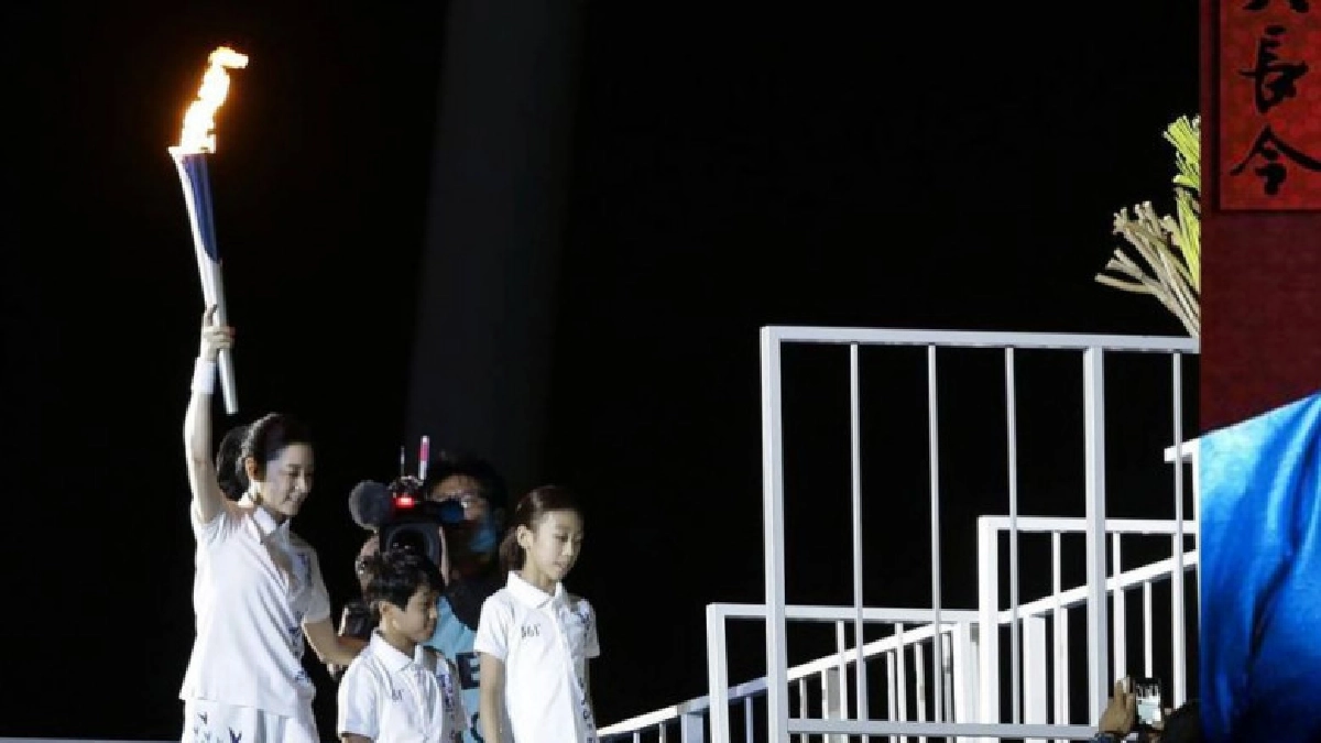 อิเหนาอุบไต๋ไฮไลท์จุดคบเพลิง อชก. อิเหนาอุบไต๋ไฮไลท์จุดคบเพลิง อชก.