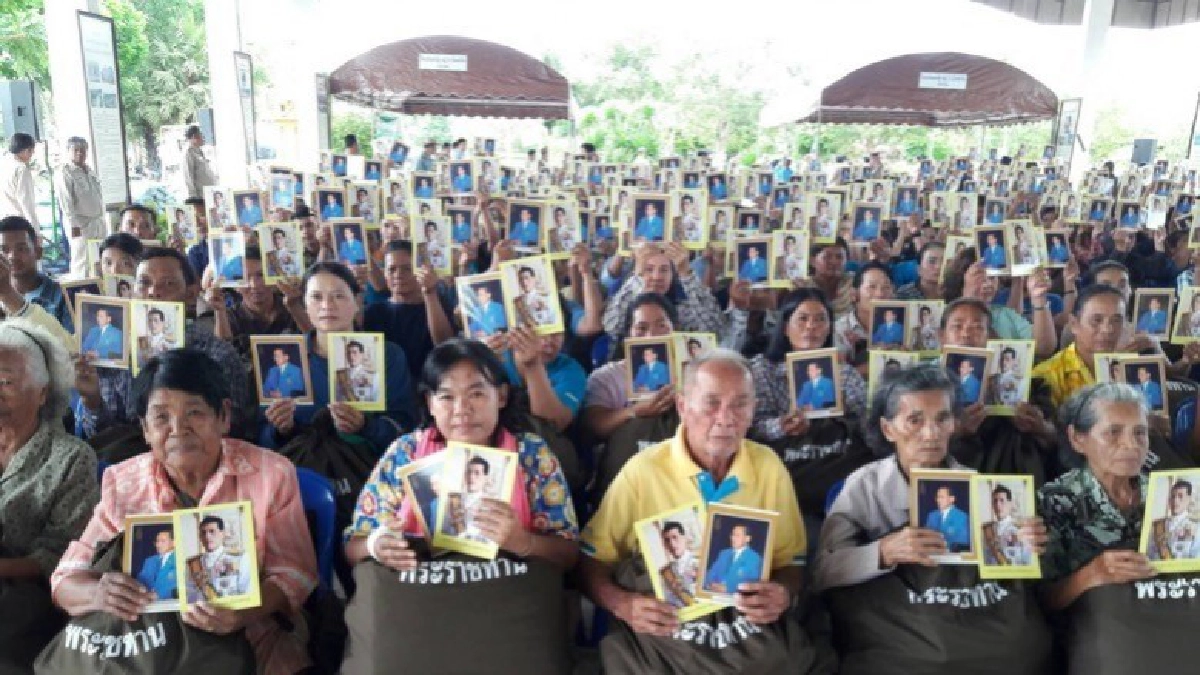 ในหลวง ร.10 ทรงห่วงน้ำท่วมเพชรบุรี ในหลวง ร.10 ทรงห่วงน้ำท่วมเพชรบุรี