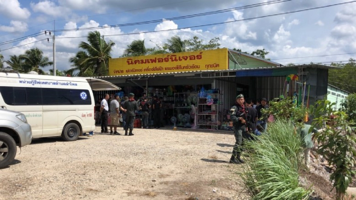 2 คนร้ายบุกยิงสามีภรรยาเจ้าของร้านเฟอร์นิเจอร์เสียชีวิต 2 คนร้ายบุกยิงสามีภรรยาเจ้าของร้านเฟอร์นิเจอร์เสียชีวิต