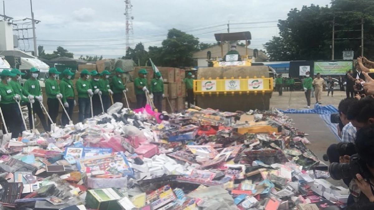 "บิ๊กป้อม"ร่วมทำลายสินค้าละเมิดลิขสิทธ์กว่าพันล้าน "บิ๊กป้อม"ร่วมทำลายสินค้าละเมิดลิขสิทธ์กว่าพันล้าน