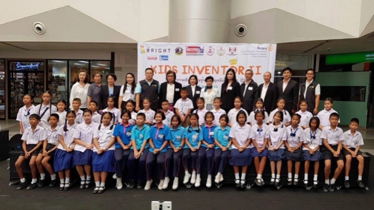 การประกวดสร้างสรรค์สิ่งประดิษฐ์จากวัสดุเหลือใช้รุ่นเด็ก ปี61 การประกวดสร้างสรรค์สิ่งประดิษฐ์จากวัสดุเหลือใช้รุ่นเด็ก ปี61