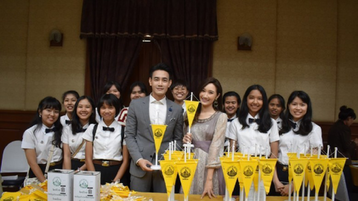 'ฟลุค-ยีน' ชวนซื้อธงมหิดล