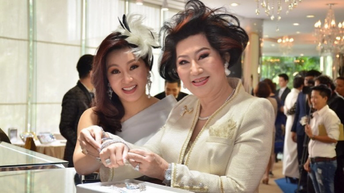 เปิดโชว์รูมอัญมณีหรูต้อนรับเซเลบกระเป๋าหนัก