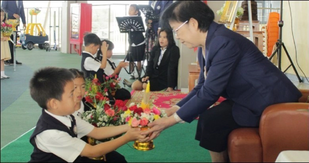ไทยอินเตอร์เนชั่นแนลสกูล ปลูกจิตสำนึกพระคุณครู ไทยอินเตอร์เนชั่นแนลสกูล ปลูกจิตสำนึกพระคุณครู