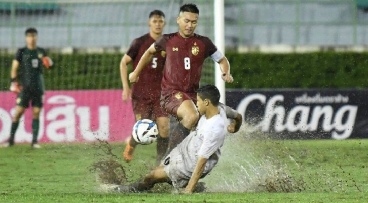 ฟ้อง "บิ๊กตู่" สนามบอลไทยไร้มาตรฐาน ฟ้อง "บิ๊กตู่" สนามบอลไทยไร้มาตรฐาน