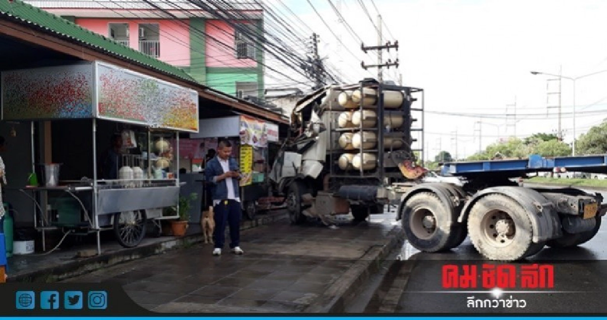 แข่งท้านรก! เทรลเลอร์ชนเก๋ง-ฟาดเสาไฟ ขาขาดเจ็บสาหัส แข่งท้านรก! เทรลเลอร์ชนเก๋ง-ฟาดเสาไฟ ขาขาดเจ็บสาหัส