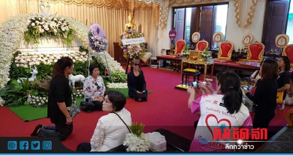 แฟนคลับ 'โอ วรุฒ' แห่เคารพศพครั้งสุดท้าย แฟนคลับ 'โอ วรุฒ' แห่เคารพศพครั้งสุดท้าย