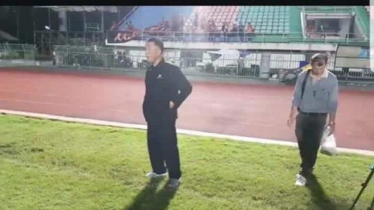 "อุตรดิตถ์"แจงชายชุดดำไม่เกี่ยวข้องสโมสร (คลิป) "อุตรดิตถ์"แจงชายชุดดำไม่เกี่ยวข้องสโมสร (คลิป)