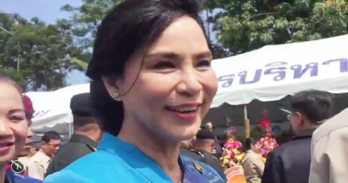 "เปร่งมณี"โผล่ต้อนรับ"บิ๊กตู่"เยือน"เมืองเลย" "เปร่งมณี"โผล่ต้อนรับ"บิ๊กตู่"เยือน"เมืองเลย"