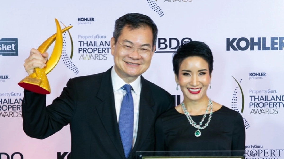 ภรรยาคนสวยคอยเคียงข้างก็จะปลื้มหน่อยๆ 