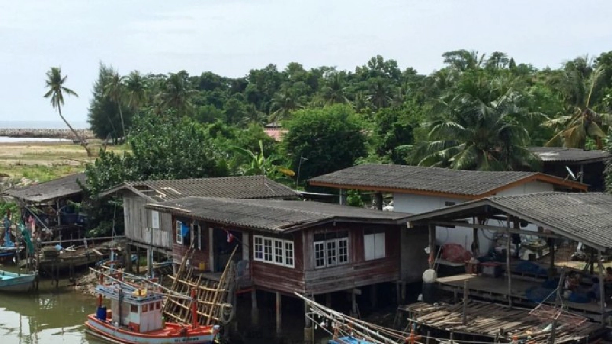 เที่ยวงานเทศกาล"กินหมึกแดดเดียวและอาหารทะเล ปากน้ำปราณ"