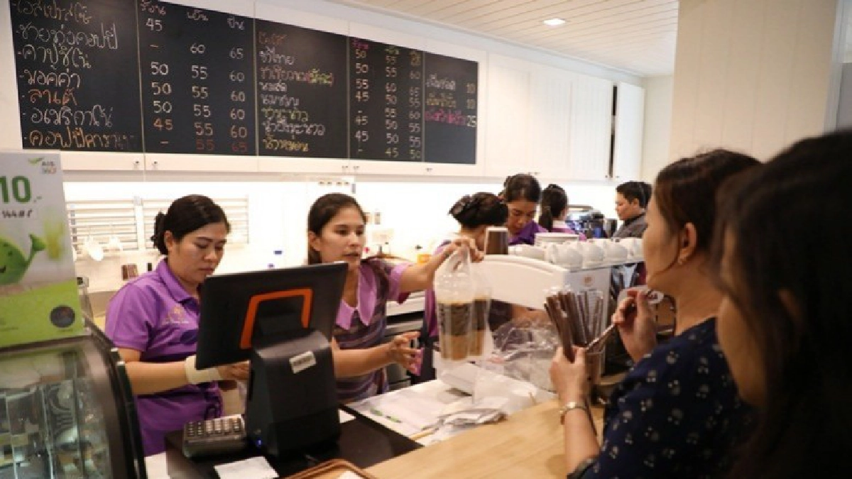 กาแฟชายทุ่งรุ่งตั้งแต่ยังไม่เปิดอย่างเป็นทางการ