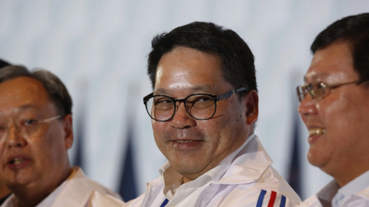 "สนธิรัตน์"ยันเสนอชื่อ"อุตตม"คั่วเก้าอี้นายกฯ 