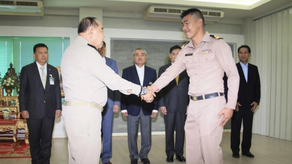 "บิ๊กป้อม"เตือน"สมรักษ์"อย่าให้เกิดปัญหาอีก "บิ๊กป้อม"เตือน"สมรักษ์"อย่าให้เกิดปัญหาอีก
