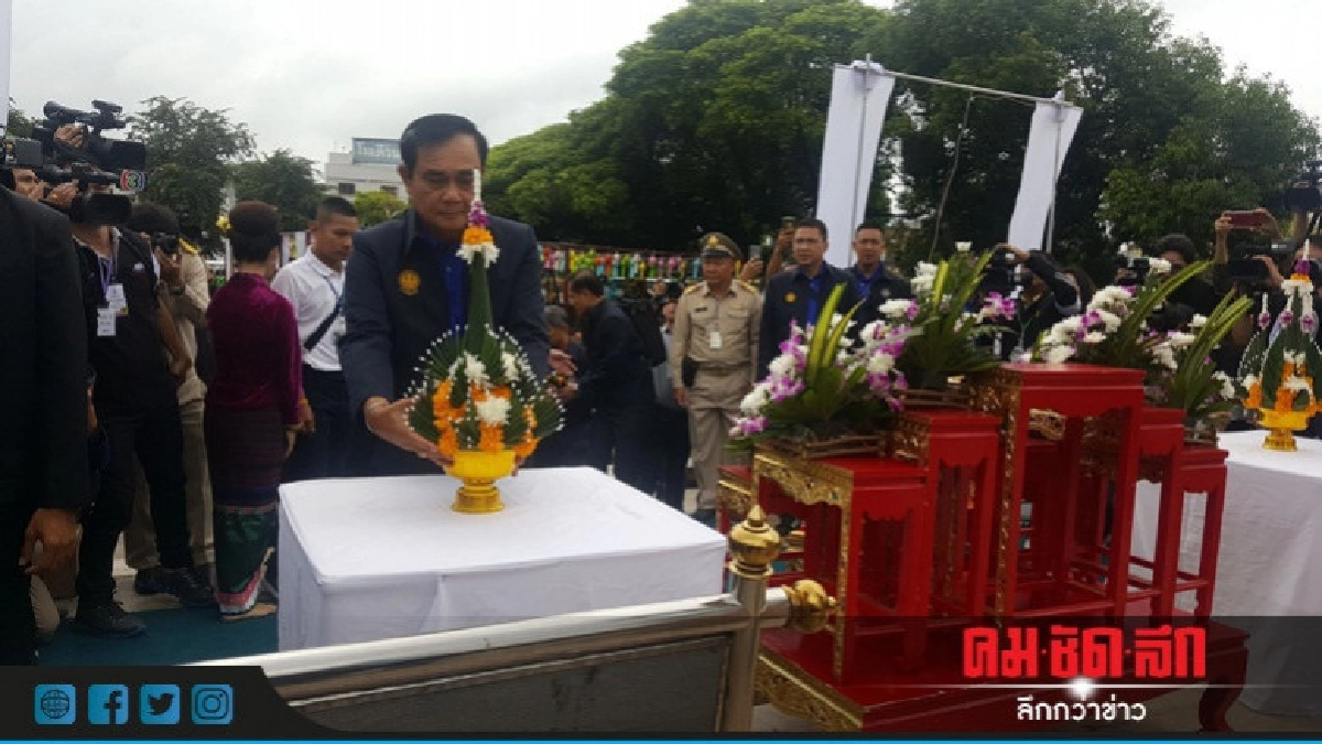 นายกฯสักการะอนุสาวรีย์พระนางจามเทวี นายกฯสักการะอนุสาวรีย์พระนางจามเทวี