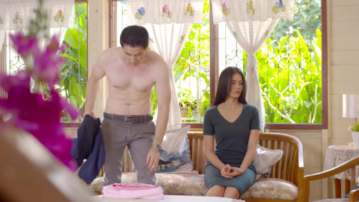 'ชานนท์' หื่นปล้ำ 'น้ำตาล' 'ชานนท์' หื่นปล้ำ 'น้ำตาล'