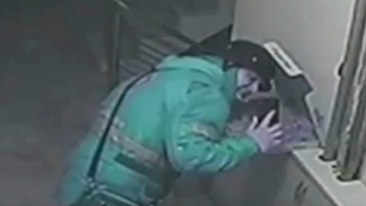 จ่อคุก18 ปีหนุ่มถ่มน้ำลายใส่พิซซาก่อนถึงมือลูกค้า 