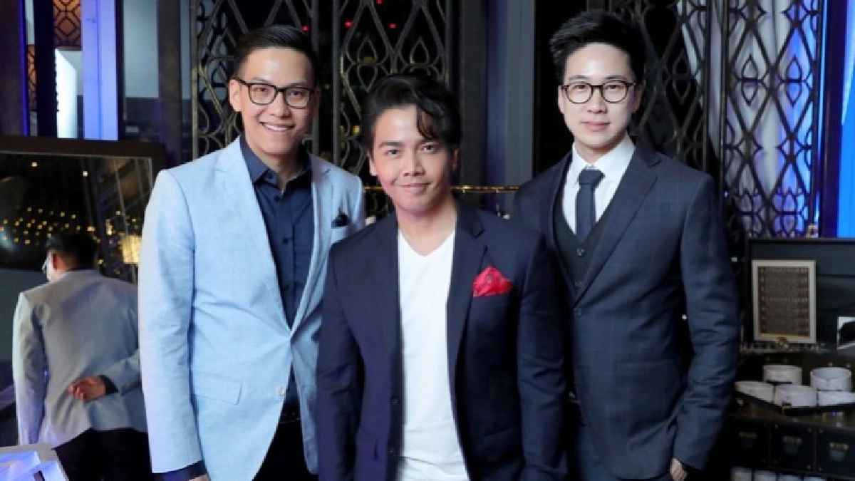 สุภาพบุรุษร่วมดินเนอร์หรูฉลองสู่ปีที่ 10