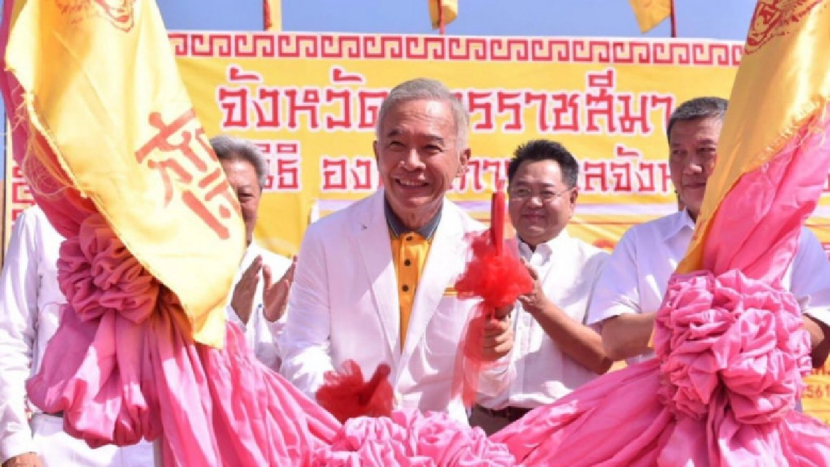'สุวัจ' ร่วมพิธีอัญเชิญเทพเจ้าประทับทรง งานกินเจชาวโคราช 'สุวัจ' ร่วมพิธีอัญเชิญเทพเจ้าประทับทรง งานกินเจชาวโคราช