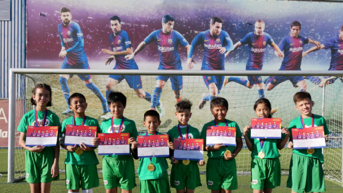 8 เยาวชนไทย ฝึกทักษะฟุตบอลระดับโลก ที่บาร์เซโลน่า