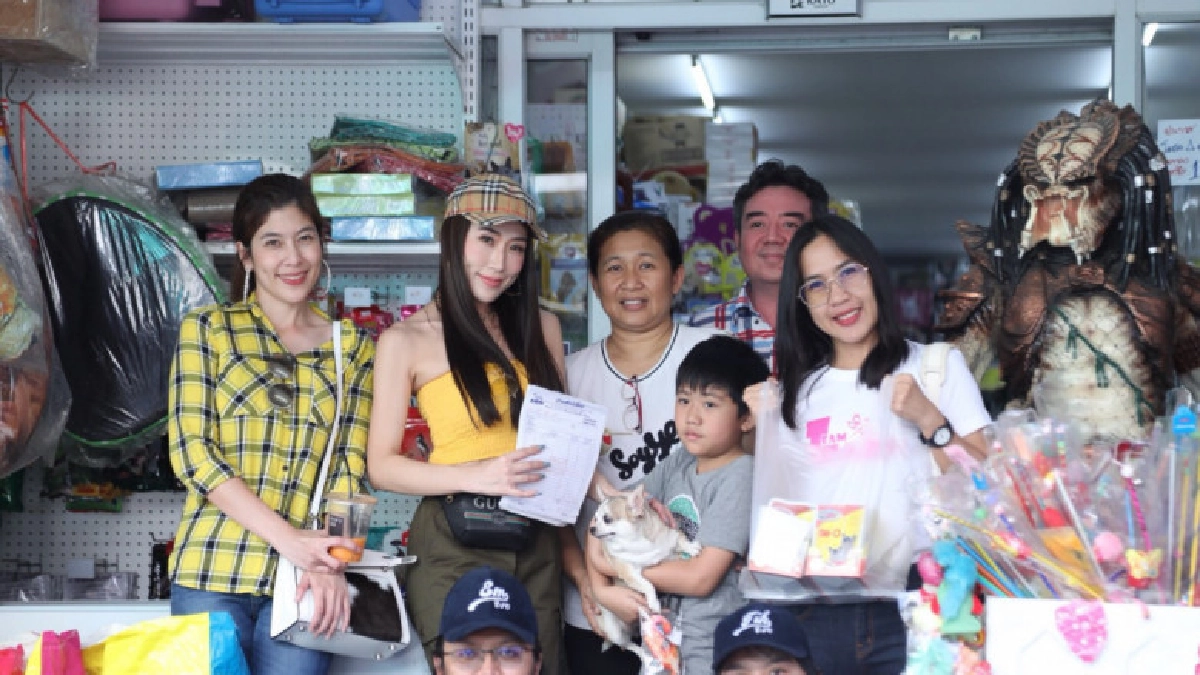 'เอิร์น' พาแฟนคลับเลี้ยงอาหารน้องหมา 'เอิร์น' พาแฟนคลับเลี้ยงอาหารน้องหมา