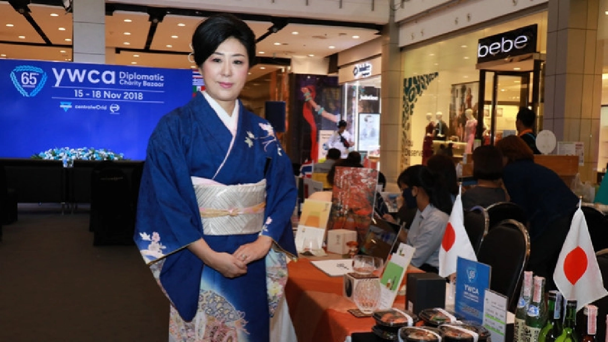 ช็อปได้บุญอุดหนุนสินค้าภริยาทูต