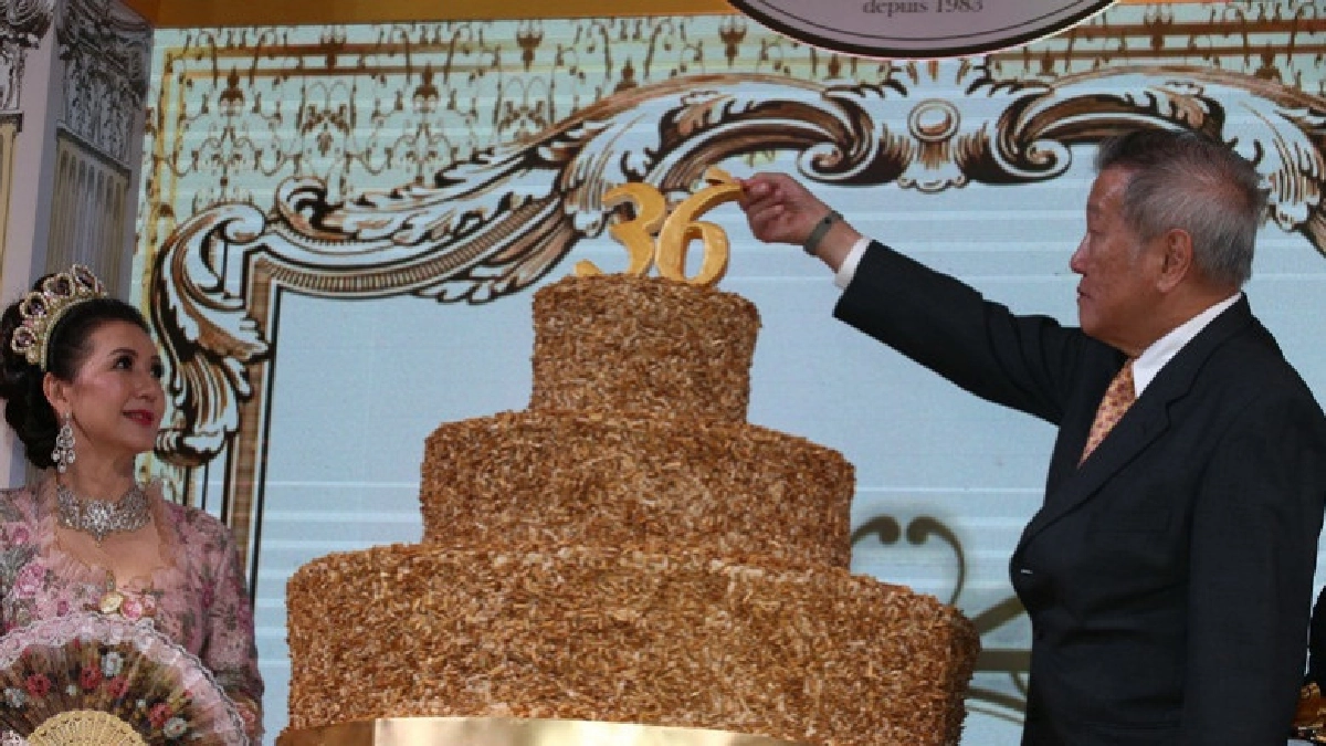 ตะลึง! "เค้กทองคำ" ฉลอง 3 รอบแบรนด์หรู